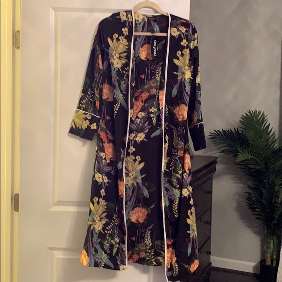 Boohoo kimono size medium